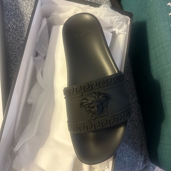 New tags/Versace authentic women size 11 - Picture 4 of 4